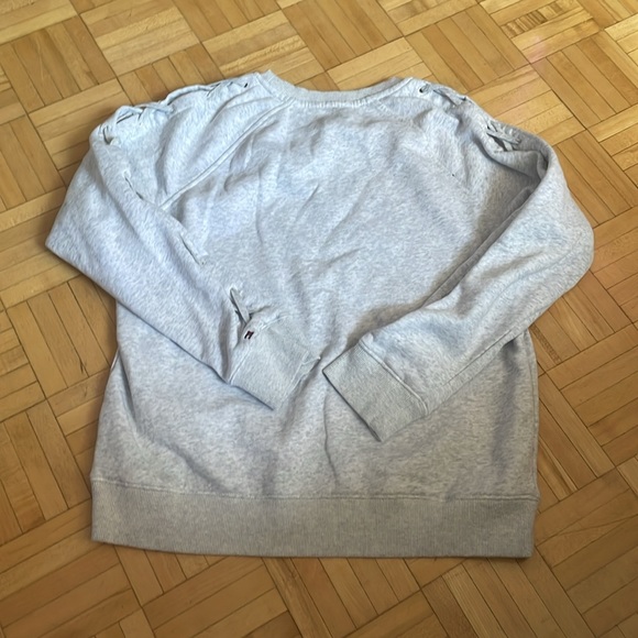 tommy hilfiger grey crewneck - Picture 4 of 4